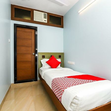 Balaji Grand Otel Kākināda Dış mekan fotoğraf