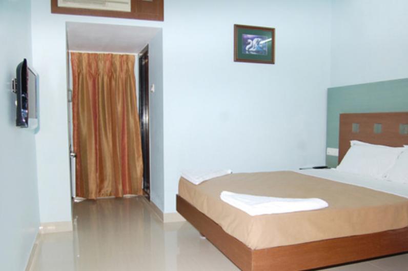 Balaji Grand Otel Kākināda Dış mekan fotoğraf