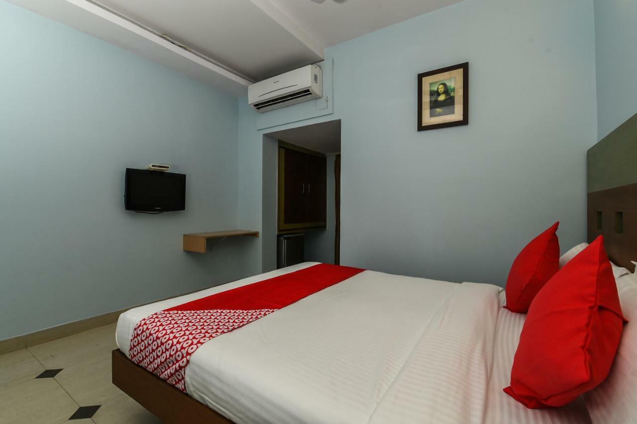 Balaji Grand Otel Kākināda Dış mekan fotoğraf