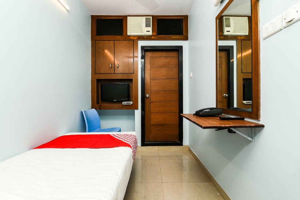 Balaji Grand Otel Kākināda Dış mekan fotoğraf