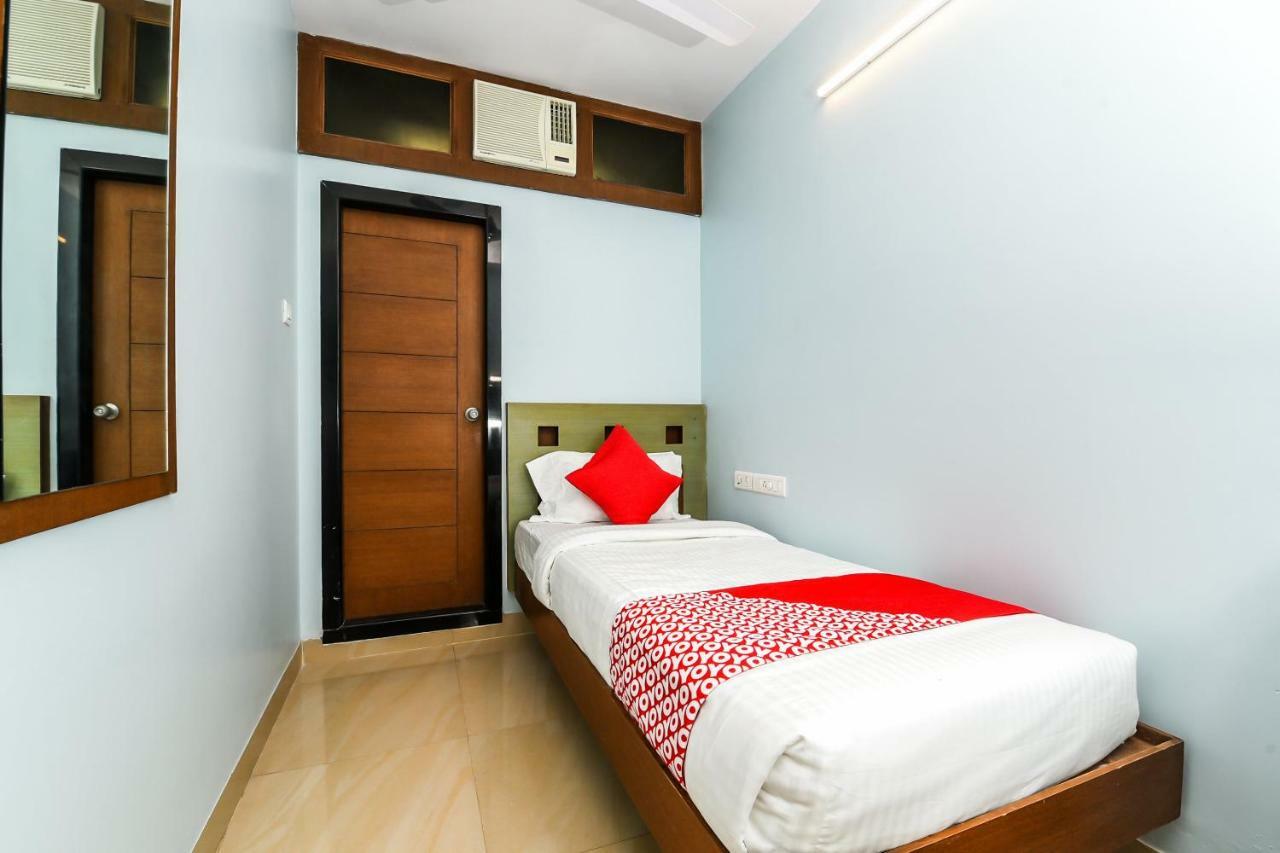 Balaji Grand Otel Kākināda Dış mekan fotoğraf