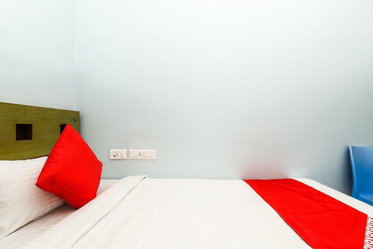 Balaji Grand Otel Kākināda Dış mekan fotoğraf