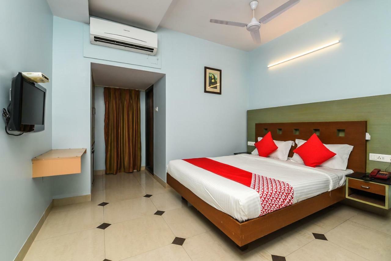 Balaji Grand Otel Kākināda Dış mekan fotoğraf