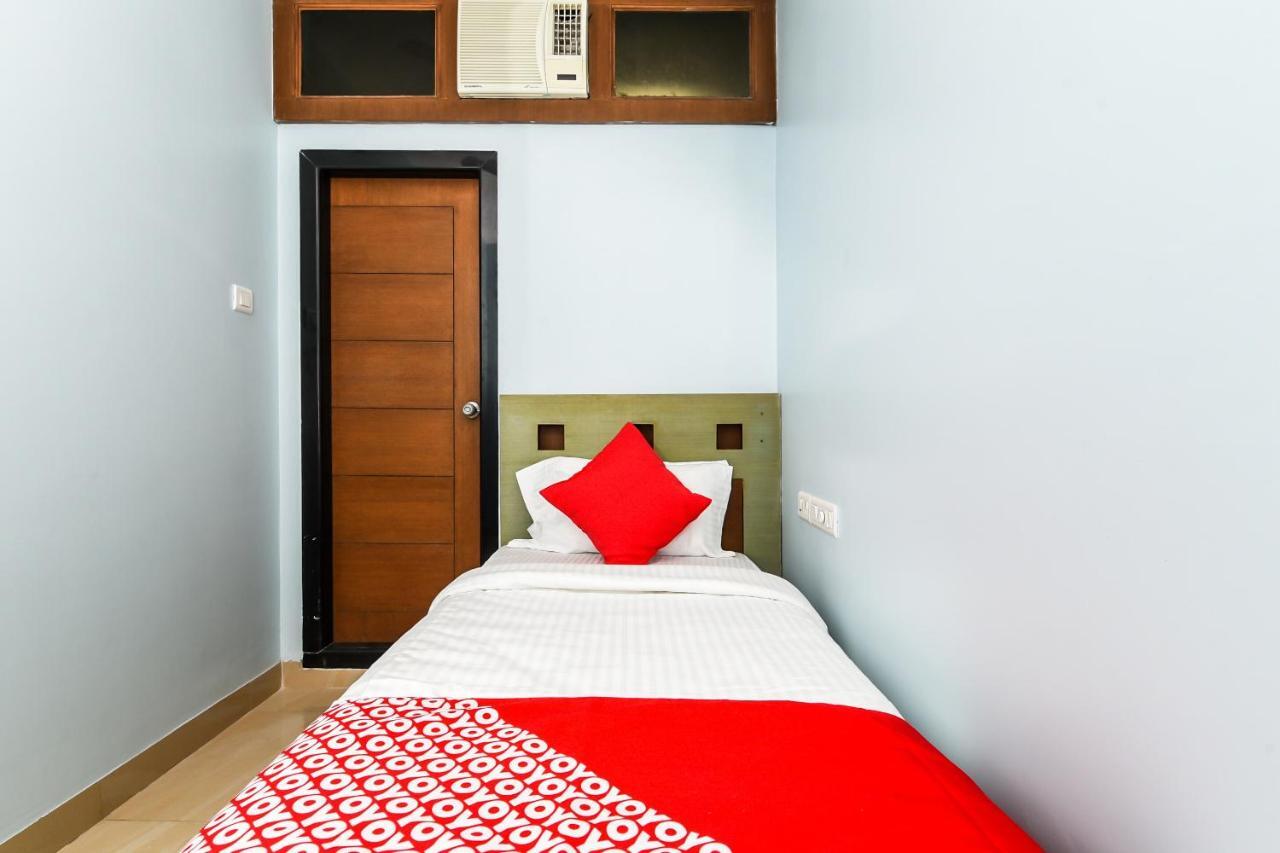 Balaji Grand Otel Kākināda Dış mekan fotoğraf