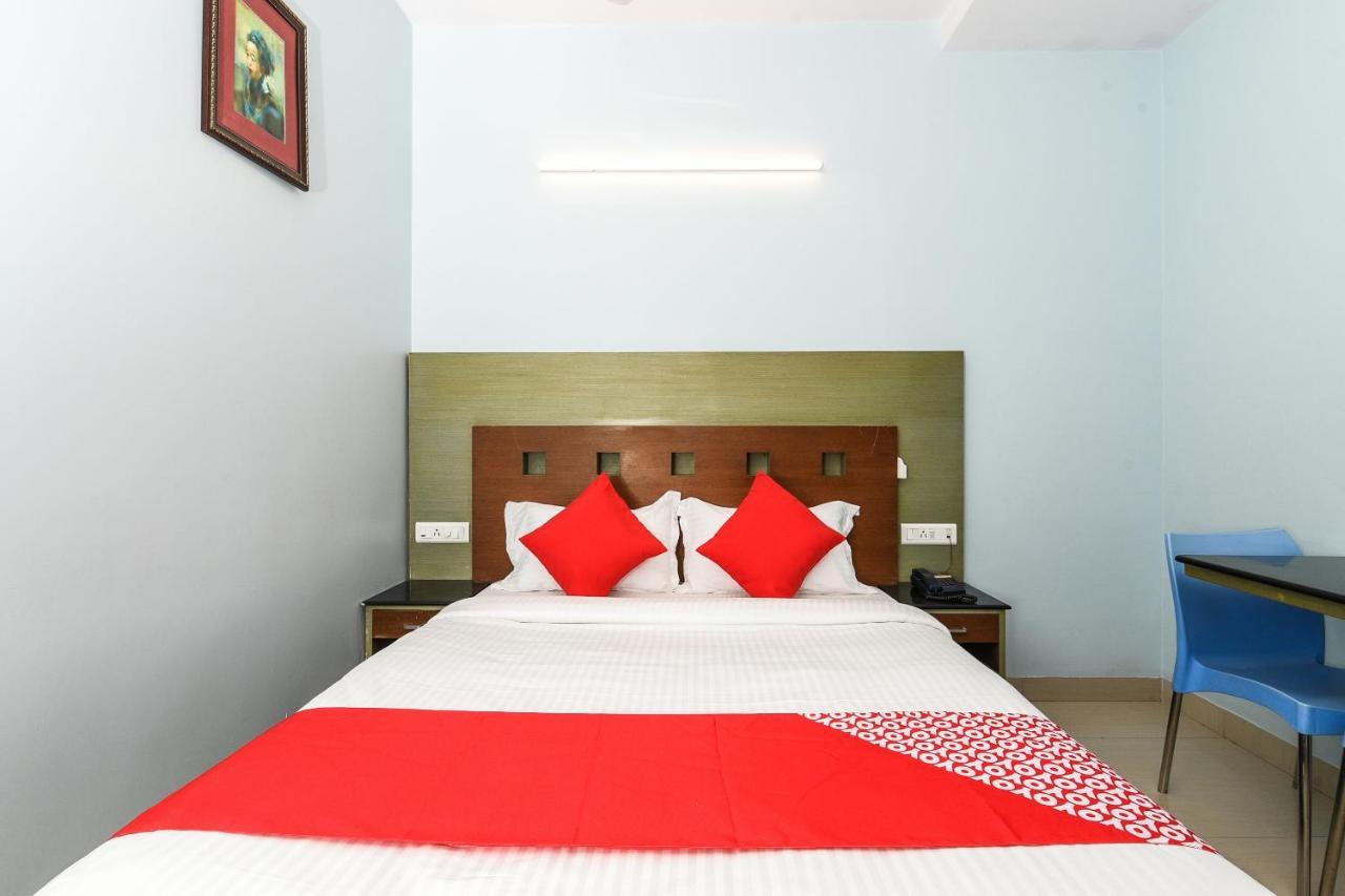 Balaji Grand Otel Kākināda Dış mekan fotoğraf
