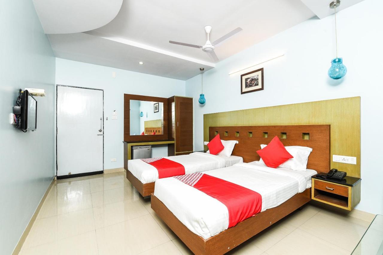 Balaji Grand Otel Kākināda Dış mekan fotoğraf