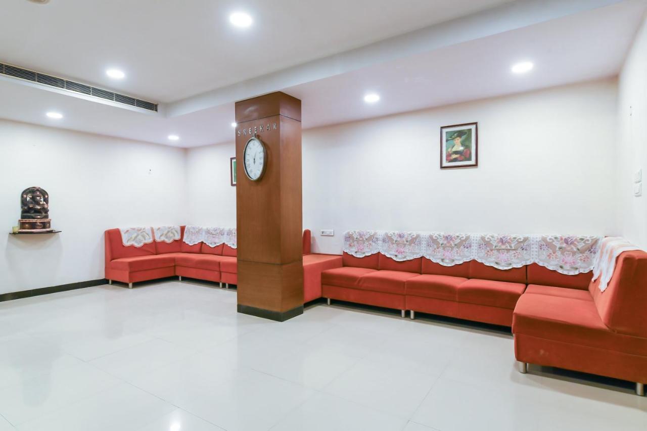 Balaji Grand Otel Kākināda Dış mekan fotoğraf