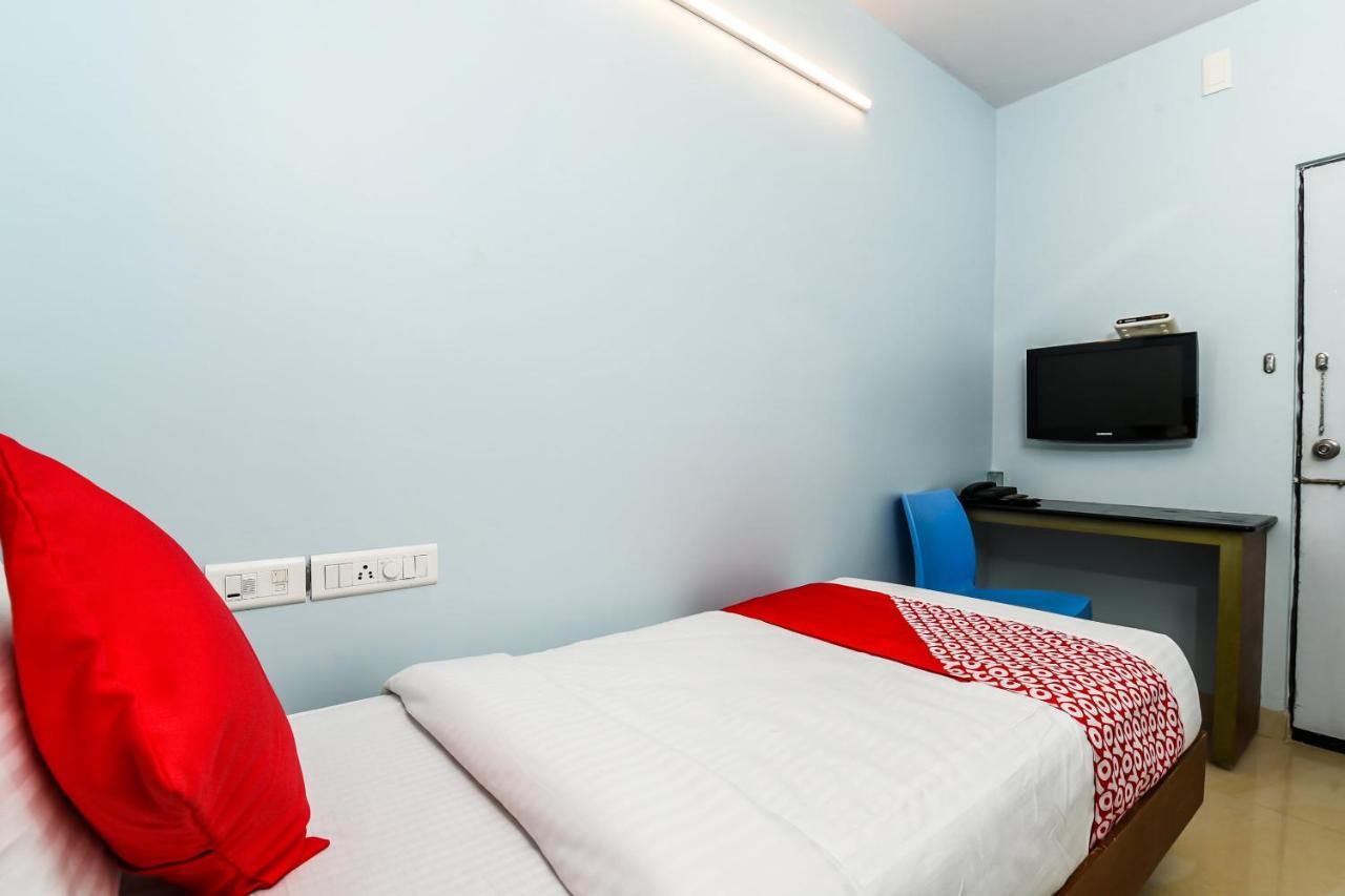 Balaji Grand Otel Kākināda Dış mekan fotoğraf