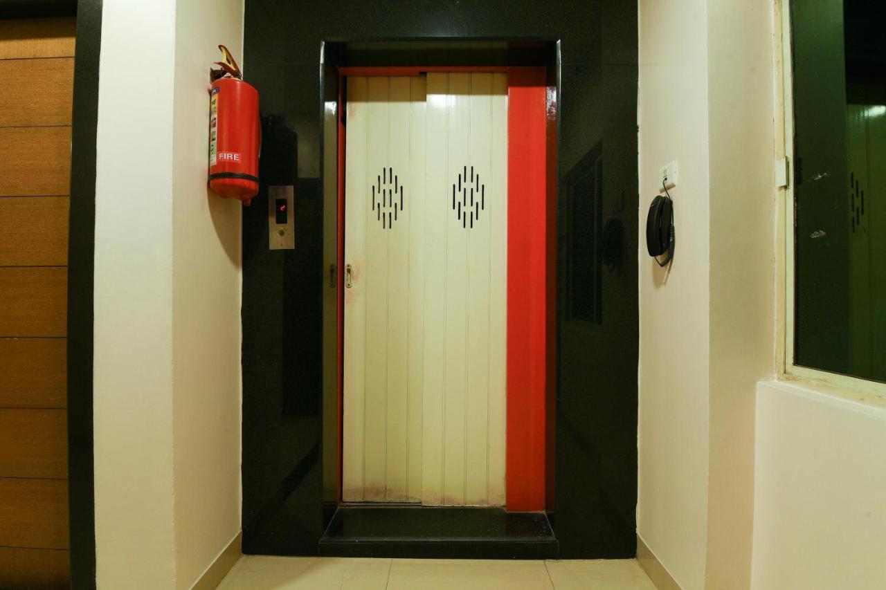Balaji Grand Otel Kākināda Dış mekan fotoğraf