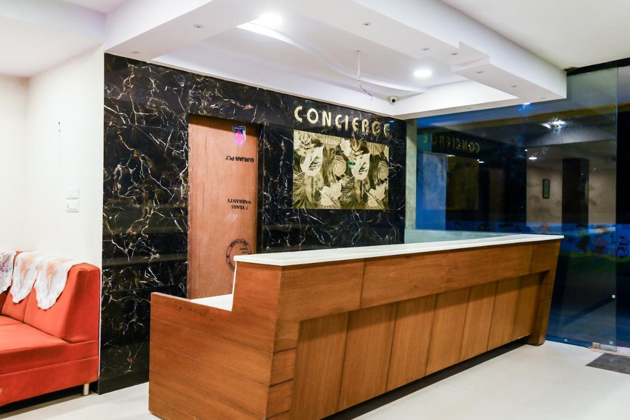 Balaji Grand Otel Kākināda Dış mekan fotoğraf