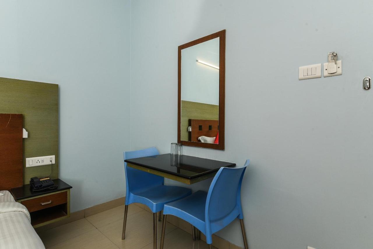 Balaji Grand Otel Kākināda Dış mekan fotoğraf