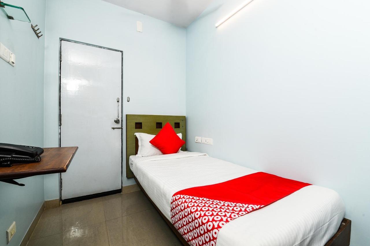Balaji Grand Otel Kākināda Dış mekan fotoğraf